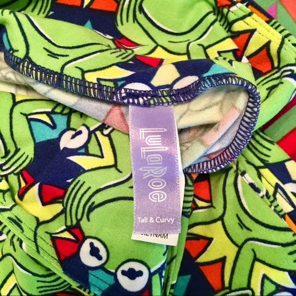 Set of LuLaRoe Large Irma & 3 Pairs of TC Leggings - Picture 4 of 6